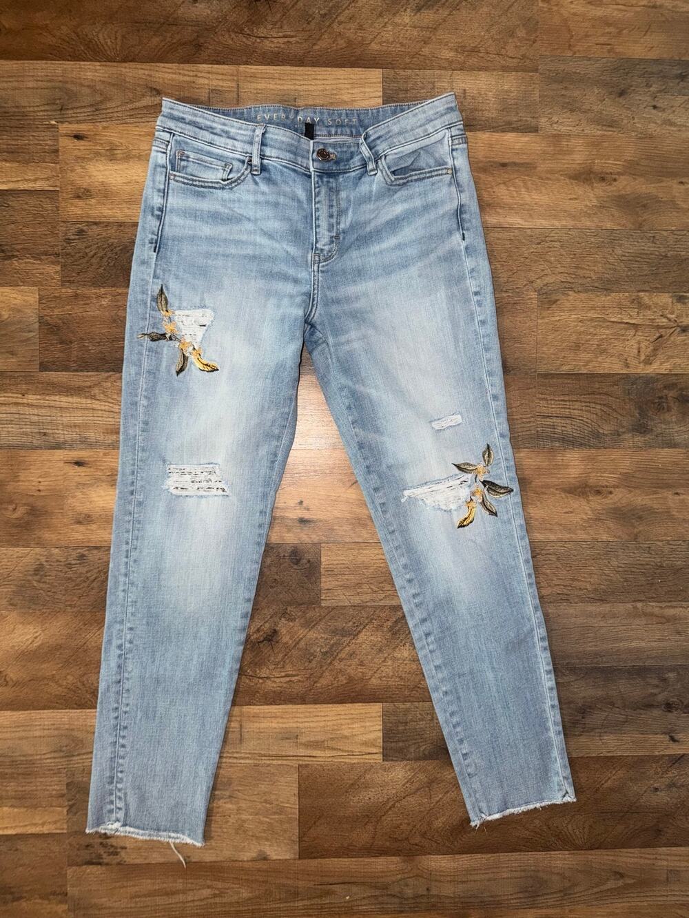 White House black market women’s girlfriend distressed embroidery blue jeans